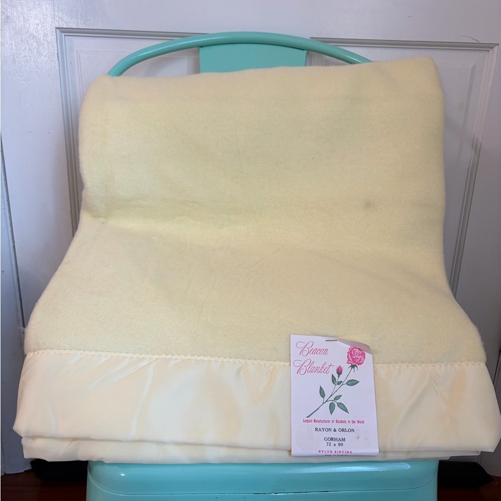 NOS Beacon Blanket Yellow Satin Trimmed Orlon Nylon Twin Size Blanket 72 x 90